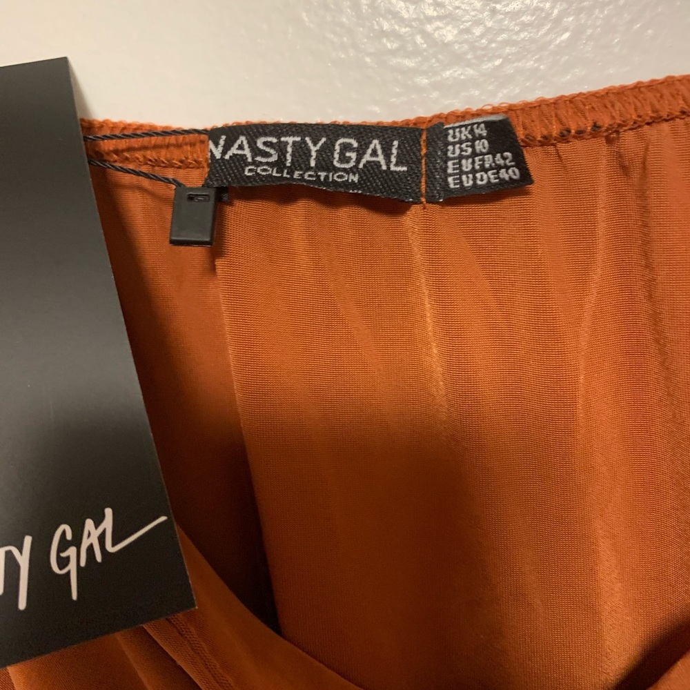 size 1O but it stretches ..can fit like a small to a medium large
